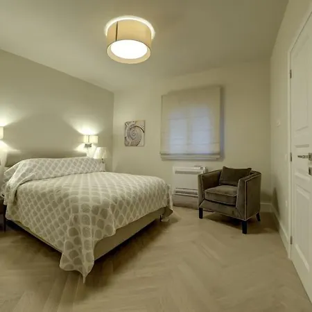 L'Appartement דירה *